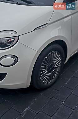 Хетчбек Fiat 500e 2023 в 