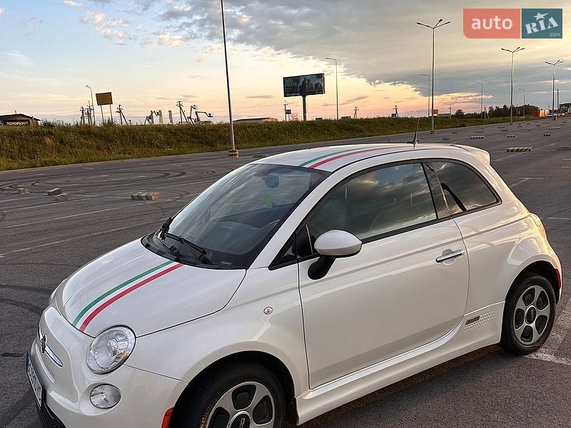 Fiat 500e, photos from the listing