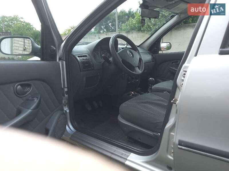 Седан Fiat Albea 2010 в Ужгороді