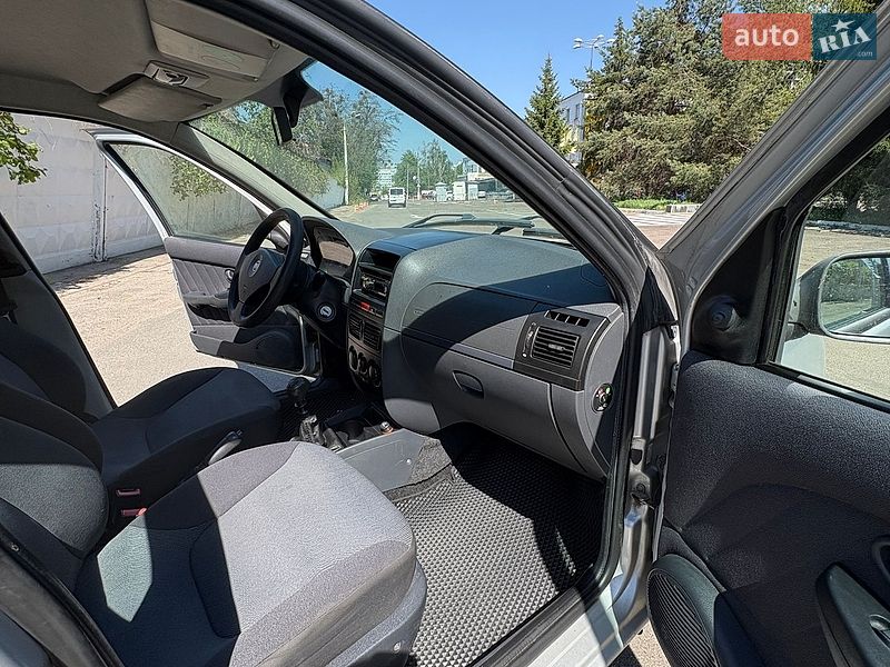 Седан Fiat Albea 2010 в Киеве