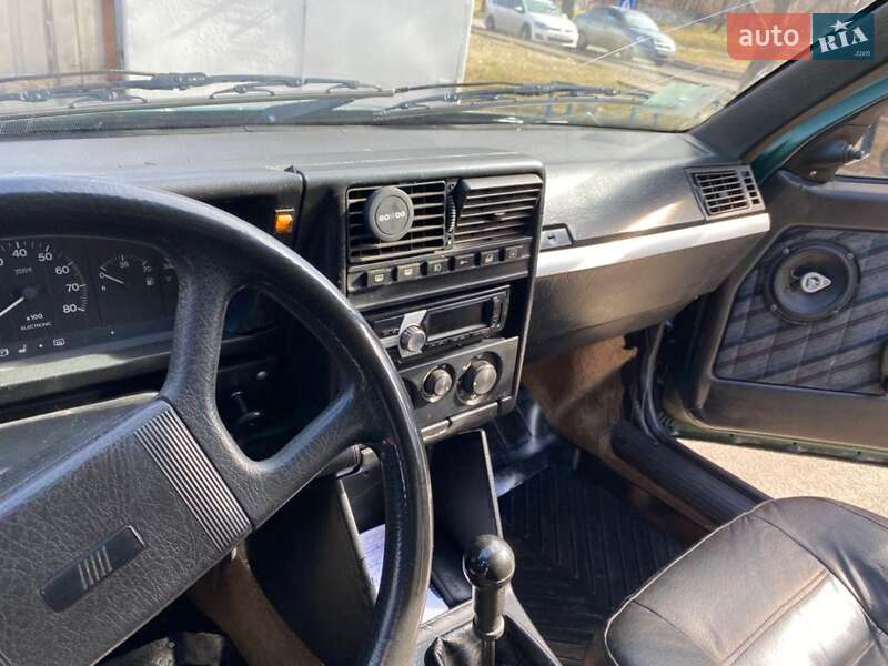 Седан Fiat Croma 1988 в Кривому Розі