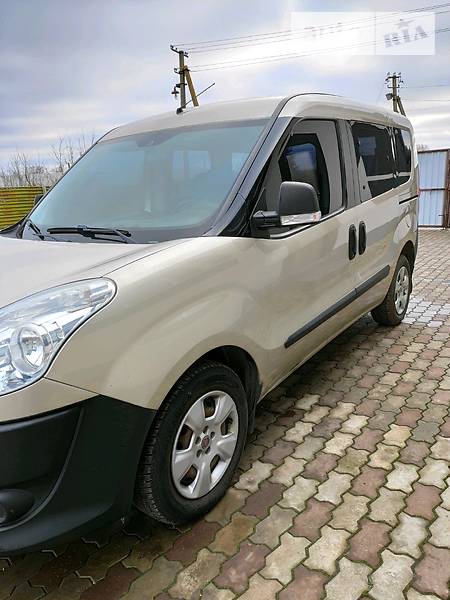 Минивэн Fiat Doblo 2011 в 