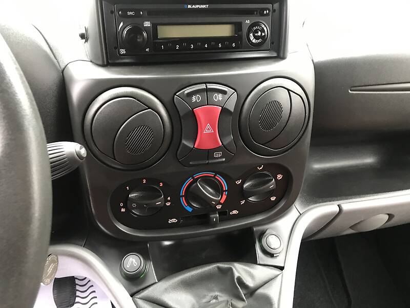 Вантажопасажирський фургон Fiat Doblo 2007 в Луцьку