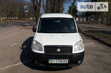 Вантажопасажирський фургон Fiat Doblo 2010 в 