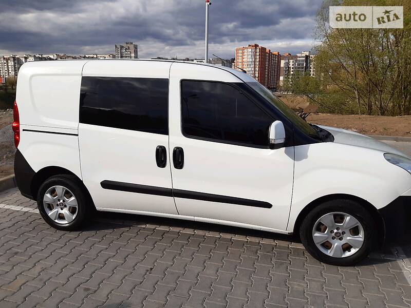 Вантажопасажирський фургон Fiat Doblo 2012 в Хмельницькому фото Вантажопасажирський фургон Fiat Doblo 2012 в Хмельницькому