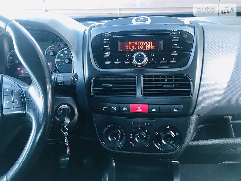 Вантажопасажирський фургон Fiat Doblo 2014 в Стрию