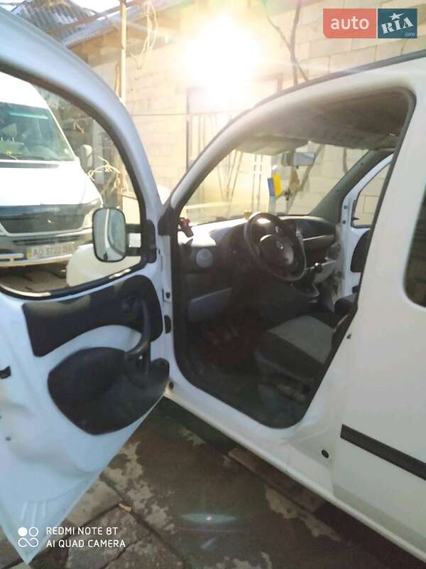 Минивэн Fiat Doblo 2005 в Иршаве