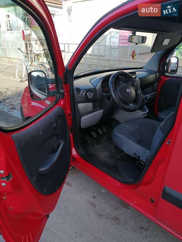 Минивэн Fiat Doblo 2006 в Сарнах