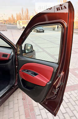 Минивэн Fiat Doblo 2011 в 