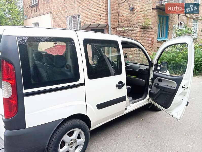 Минивэн Fiat Doblo 2007 в Киеве