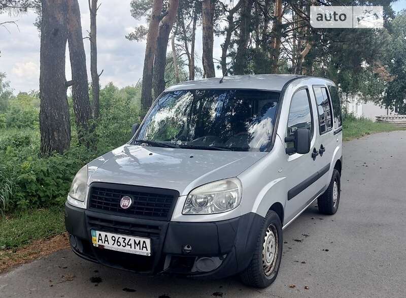 Мінівен Fiat Doblo 2011 в Києві