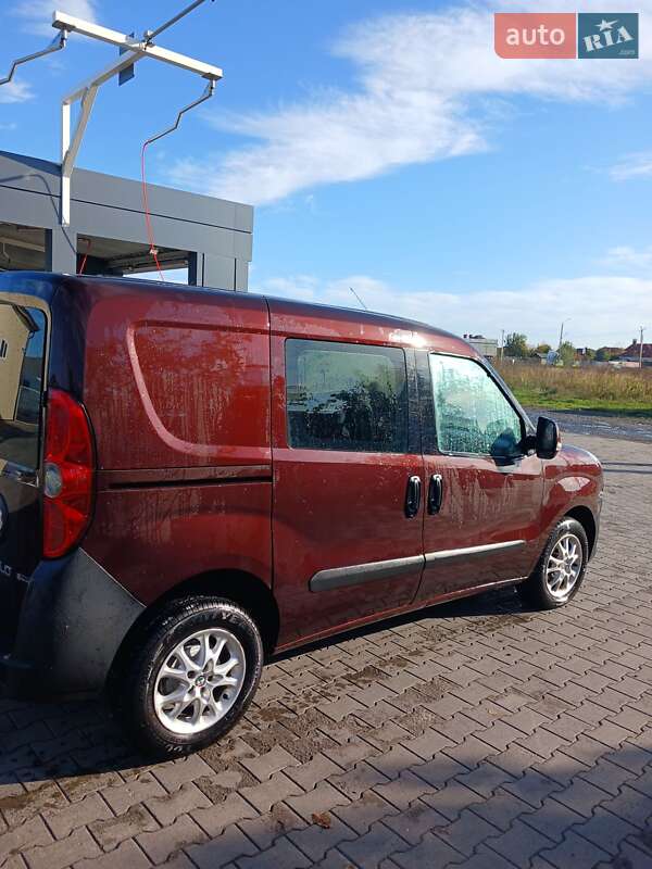 Вантажний фургон Fiat Doblo 2012 в Луцьку