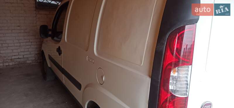 Вантажний фургон Fiat Doblo 2013 в Коротичу