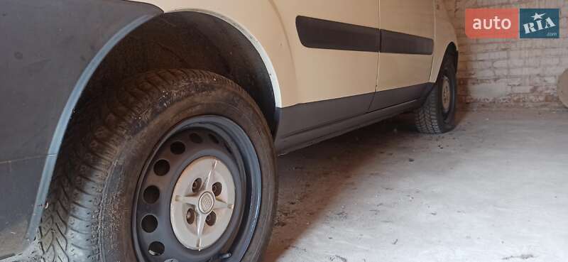Вантажний фургон Fiat Doblo 2013 в Коротичу