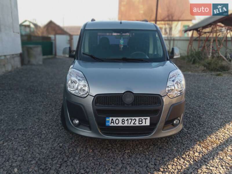 Минивэн Fiat Doblo 2012 в Хусте