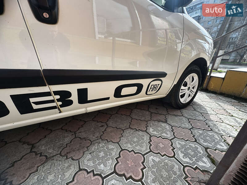 Грузовой фургон Fiat Doblo 2013 в Славянске