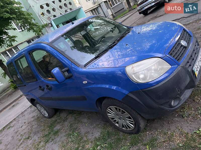 Минивэн Fiat Doblo 2006 в Киеве