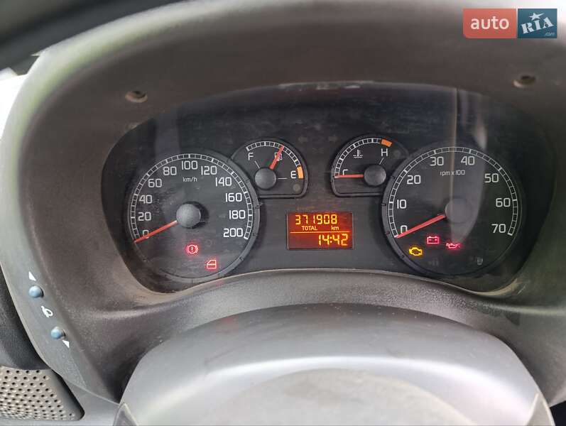 Минивэн Fiat Doblo 2005 в Романковцах