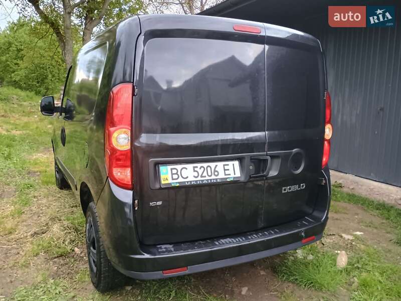 Грузовой фургон Fiat Doblo 2013 в Дрогобыче