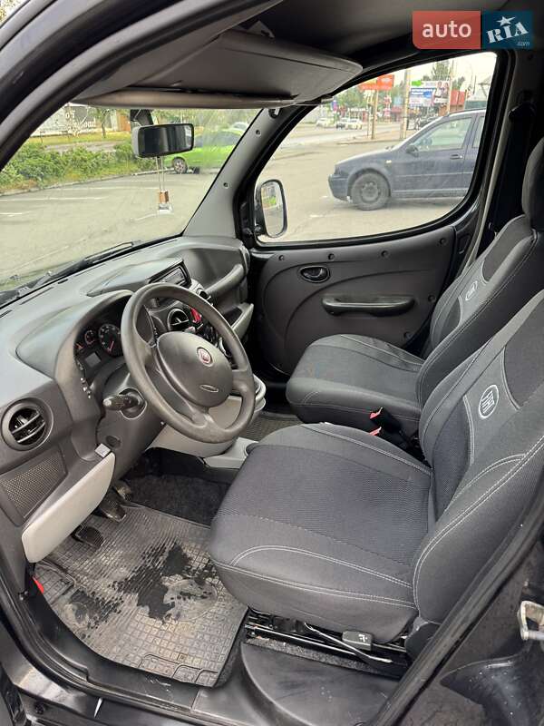 Минивэн Fiat Doblo 2008 в Киеве