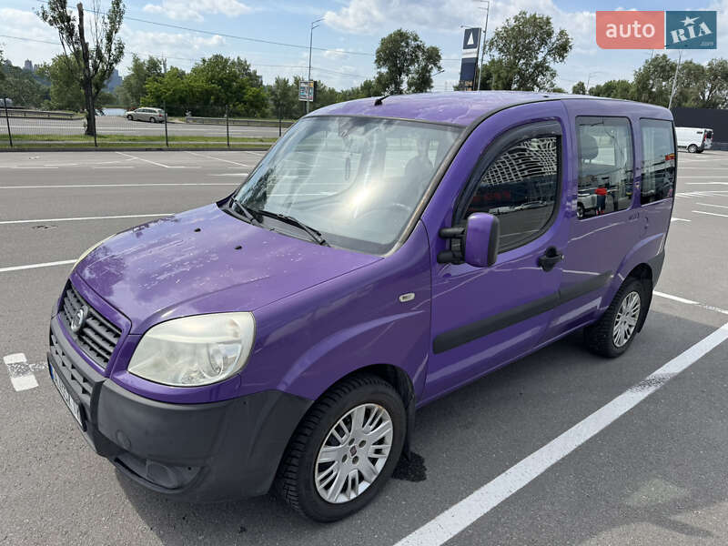 Минивэн Fiat Doblo 2008 в Киеве