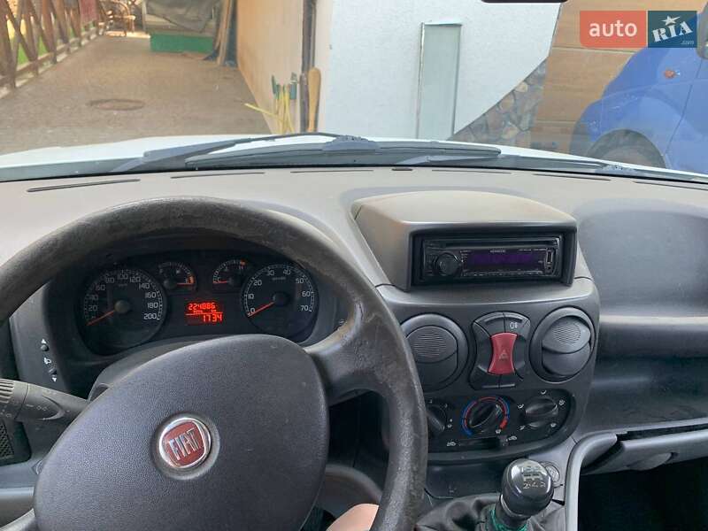 Грузовой фургон Fiat Doblo 2011 в Луцке