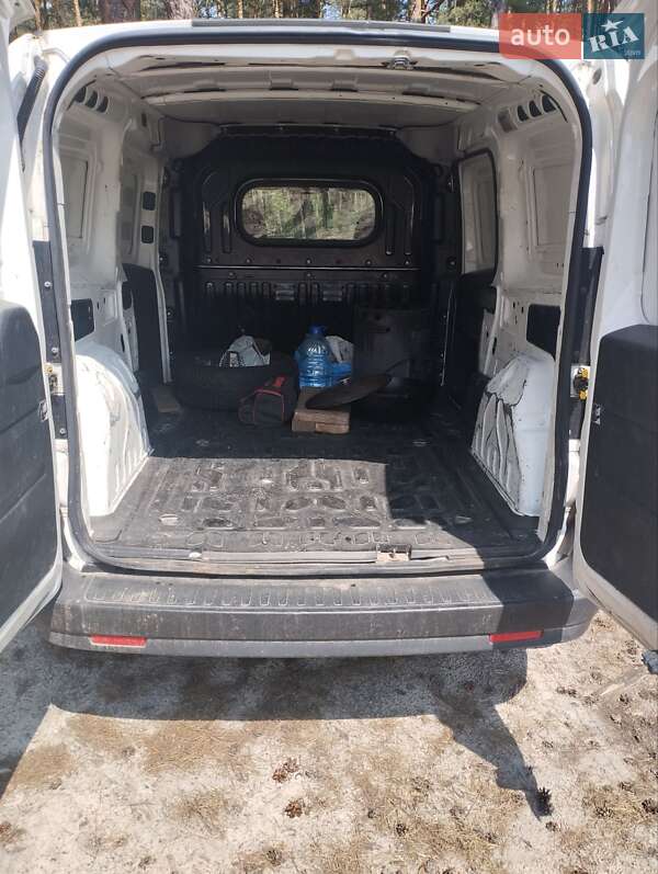 Грузовой фургон Fiat Doblo 2013 в Киеве