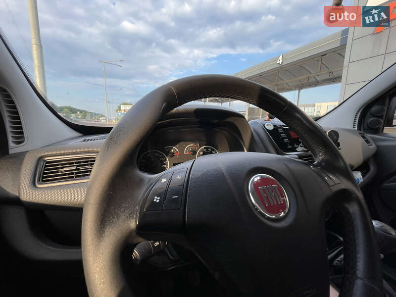 Минивэн Fiat Doblo 2012 в Киеве