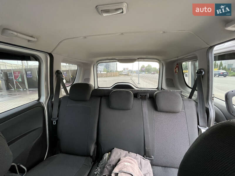 Минивэн Fiat Doblo 2012 в Киеве