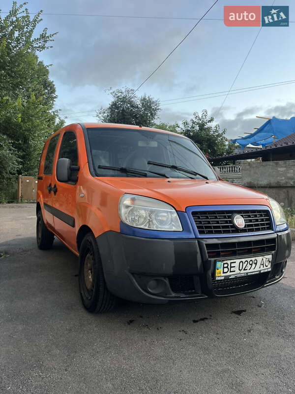 Вантажний фургон Fiat Doblo 2010 в Житомирі