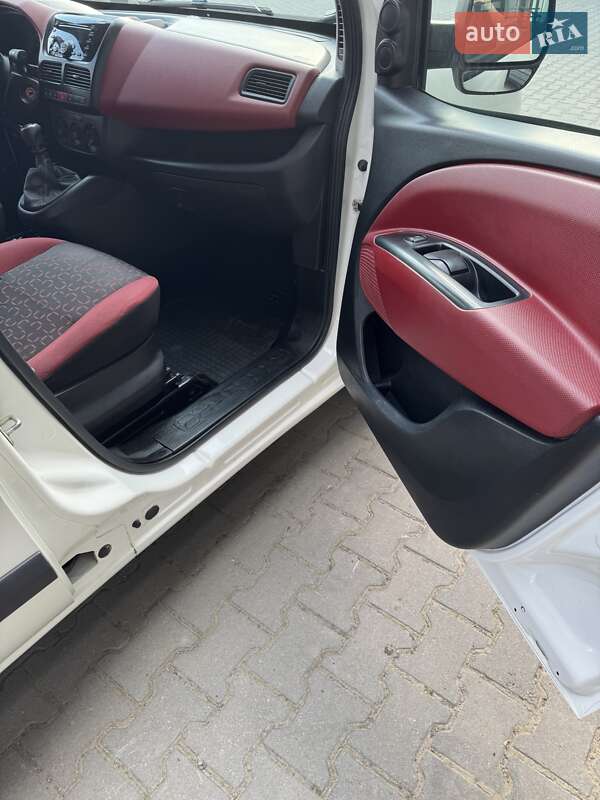 Грузовой фургон Fiat Doblo 2012 в Черновцах