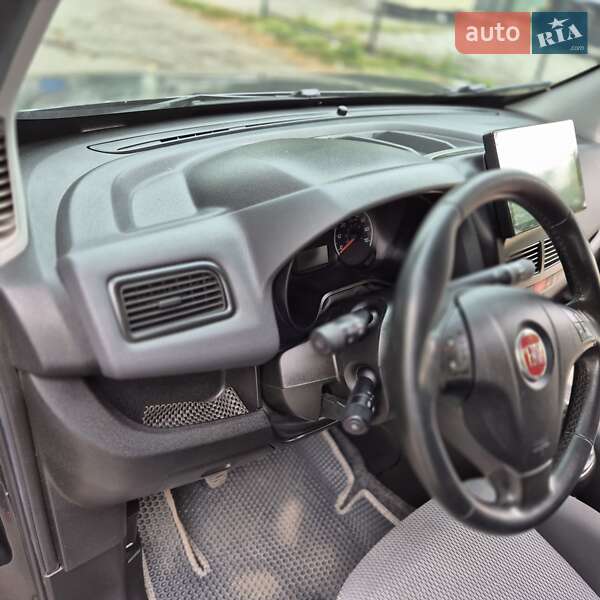 Мінівен Fiat Doblo 2011 в Києві