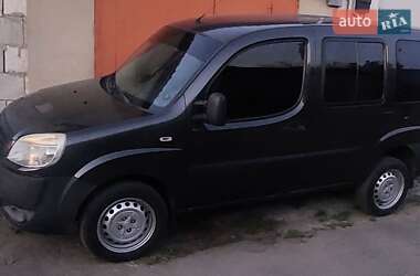 Минивэн Fiat Doblo 2008 в Киеве
