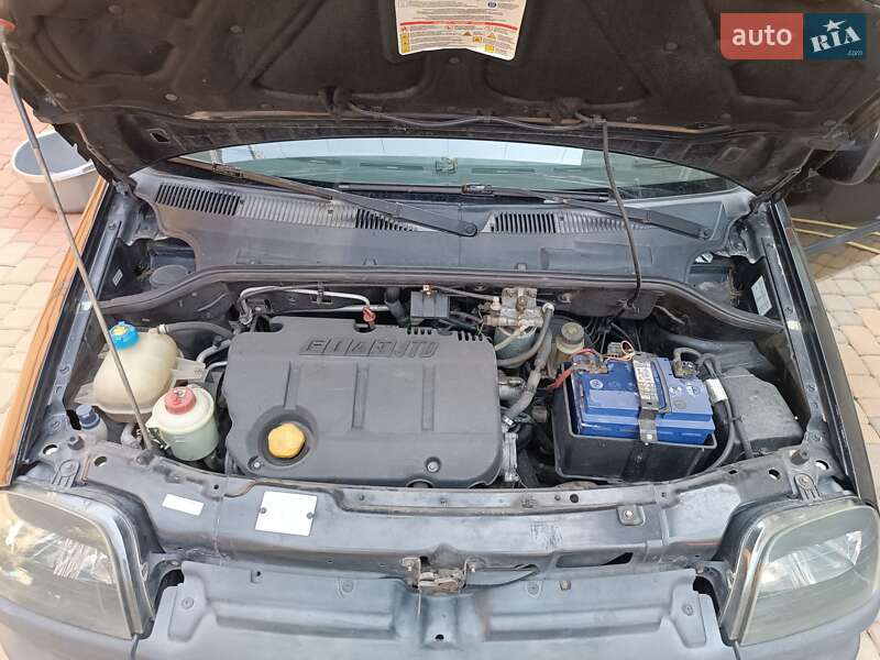 Грузовой фургон Fiat Doblo 2004 в Великих Лучках