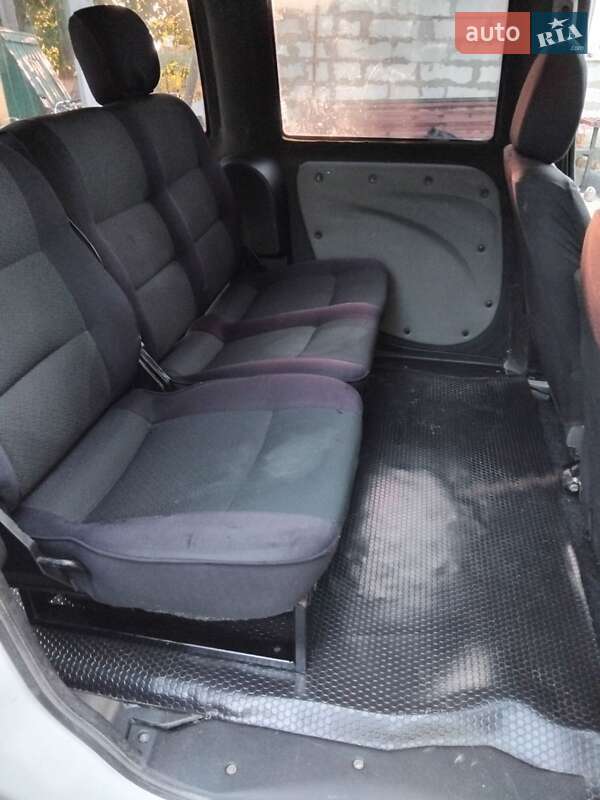 Мінівен Fiat Doblo 2005 в Острозі фото 5 Мінівен Fiat Doblo 2005 в Острозі