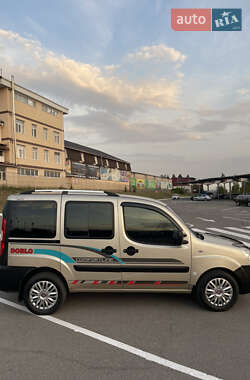 Минивэн Fiat Doblo 2009 в 
