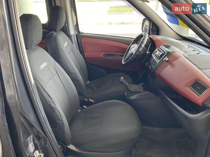Минивэн Fiat Doblo 2010 в Николаеве