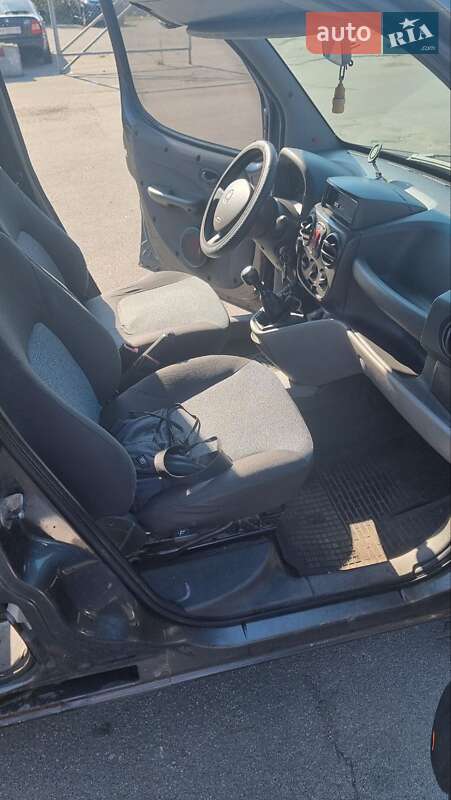 Мінівен Fiat Doblo 2011 в Києві