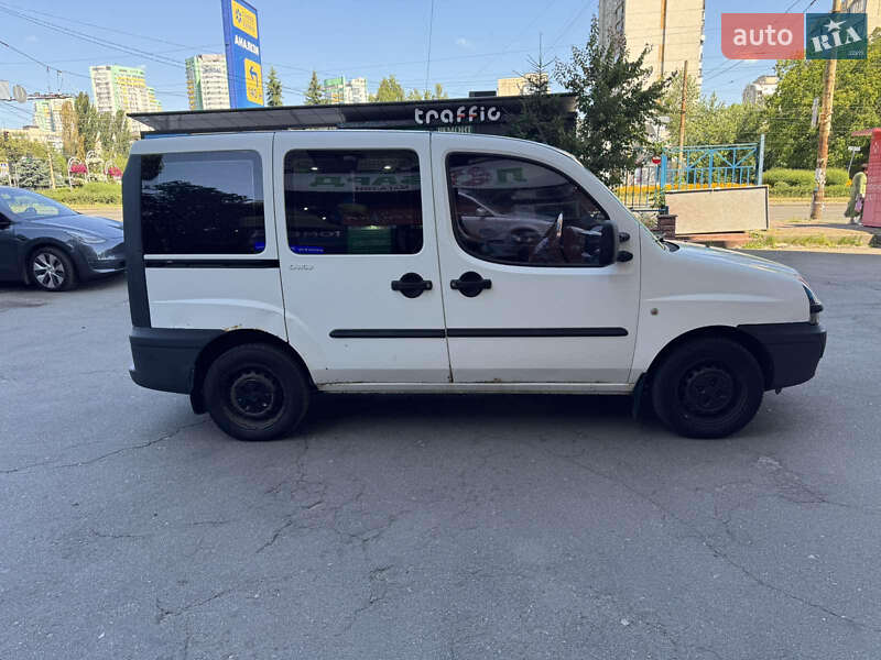 Минивэн Fiat Doblo 2004 в Киеве