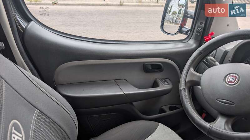 Минивэн Fiat Doblo 2008 в Киеве