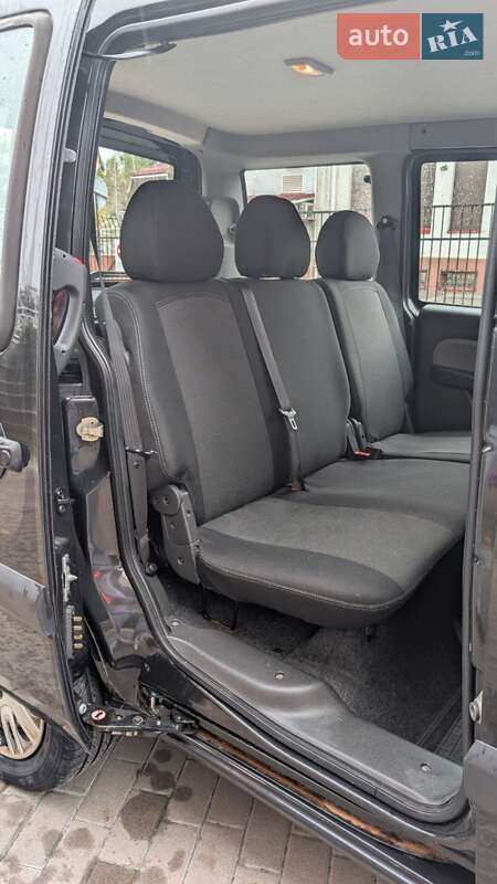 Минивэн Fiat Doblo 2008 в Киеве