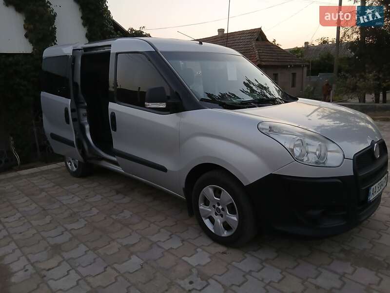 Минивэн Fiat Doblo 2011 в 