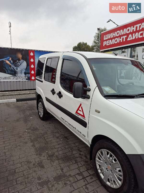 Минивэн Fiat Doblo 2013 в Киеве