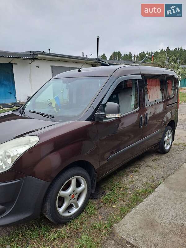 Минивэн Fiat Doblo 2010 в Нетешине