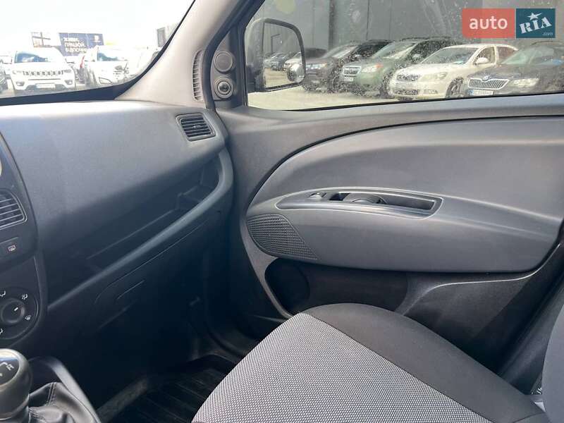 Мінівен Fiat Doblo 2011 в Львові