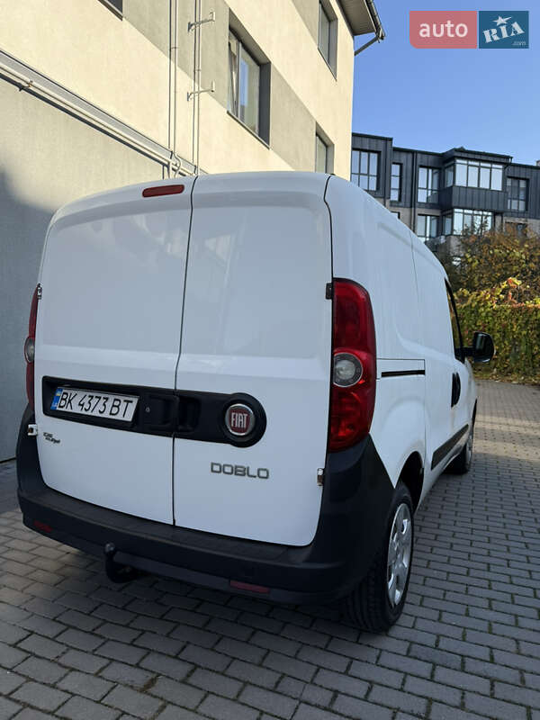 Вантажний фургон Fiat Doblo 2012 в Рівному