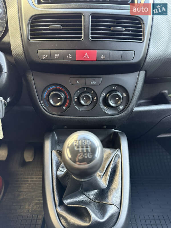 Вантажний фургон Fiat Doblo 2012 в Рівному
