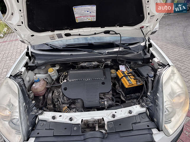 Минивэн Fiat Doblo 2011 в Ивано-Франково фото 32 Минивэн Fiat Doblo 2011 в Ивано-Франково