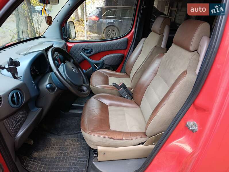 Минивэн Fiat Doblo 2002 в Ромнах