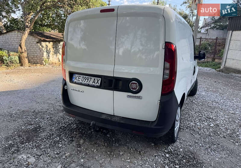 Вантажний фургон Fiat Doblo 2016 в Дніпрі